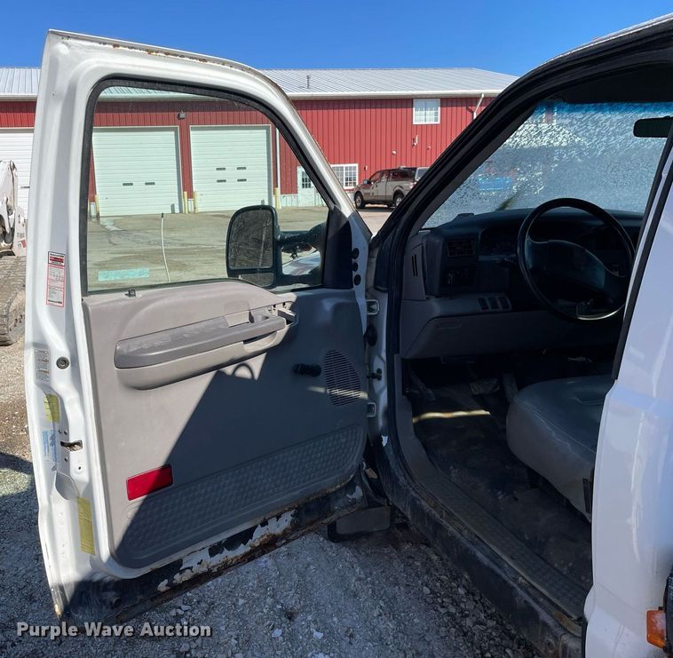 image for item MA9935 2001 Ford F550 Super Duty XL  truck cab and chassis