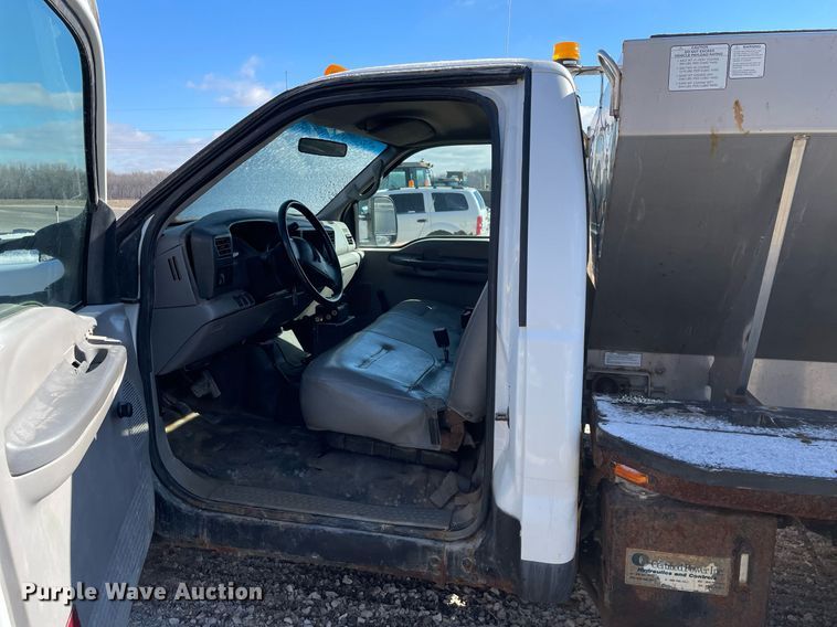 image for item MA9935 2001 Ford F550 Super Duty XL  truck cab and chassis