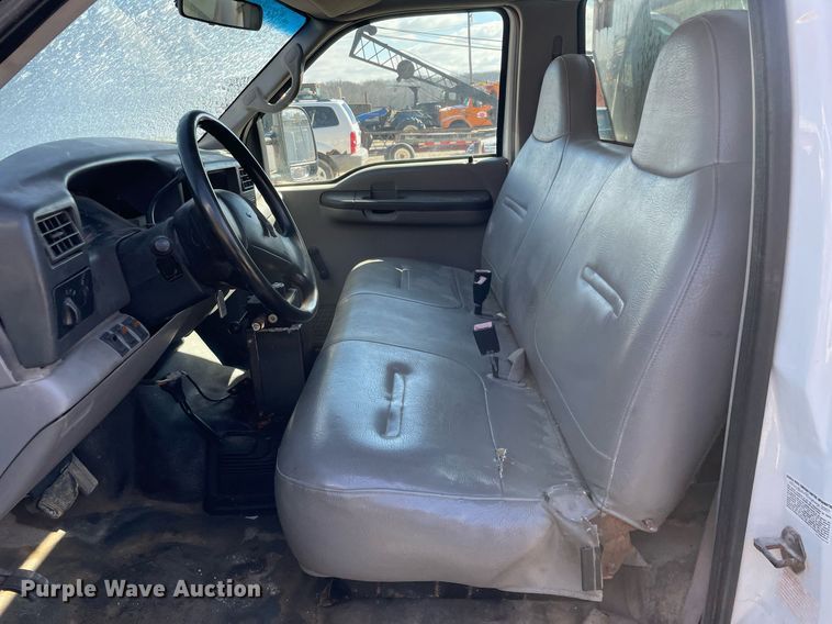 image for item MA9935 2001 Ford F550 Super Duty XL  truck cab and chassis