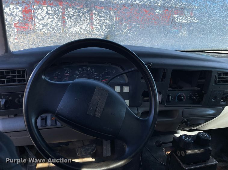 image for item MA9935 2001 Ford F550 Super Duty XL  truck cab and chassis