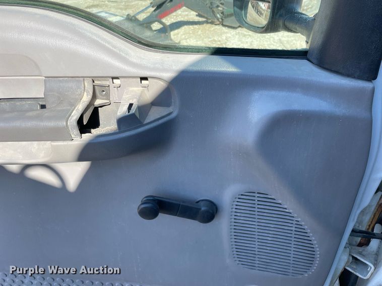 image for item MA9935 2001 Ford F550 Super Duty XL  truck cab and chassis