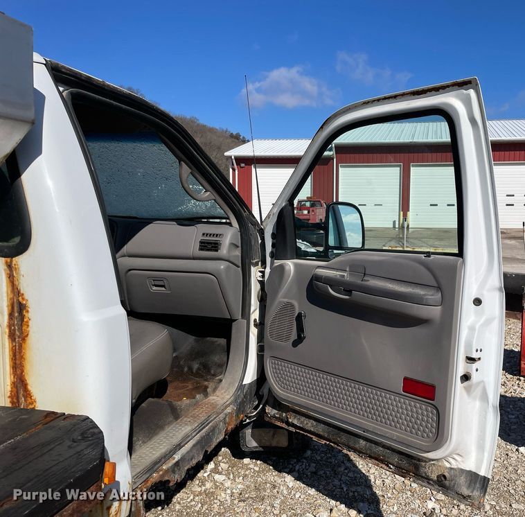 image for item MA9935 2001 Ford F550 Super Duty XL  truck cab and chassis