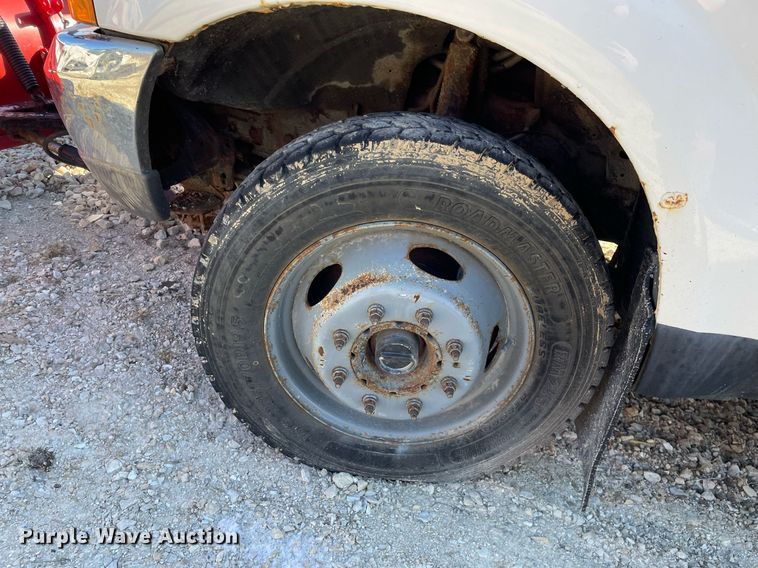 image for item MA9935 2001 Ford F550 Super Duty XL  truck cab and chassis