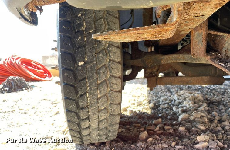 image for item MA9935 2001 Ford F550 Super Duty XL  truck cab and chassis