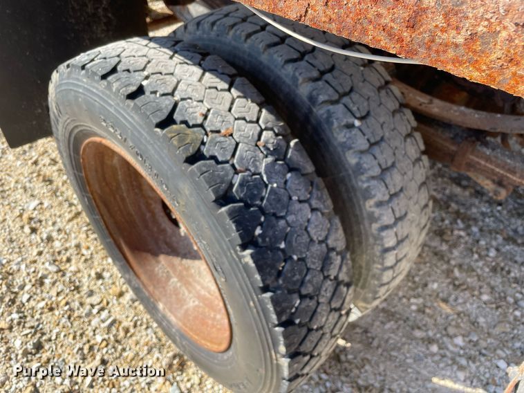 image for item MA9935 2001 Ford F550 Super Duty XL  truck cab and chassis