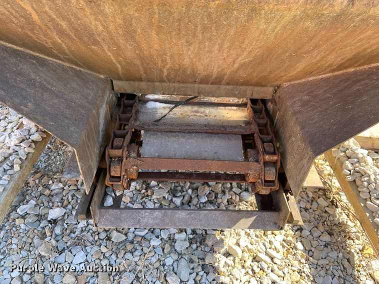 image for item MA9937 Salt Dogg  spreader