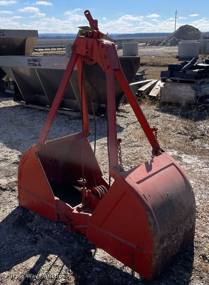 image for item MA9938 24" W clamshell bucket