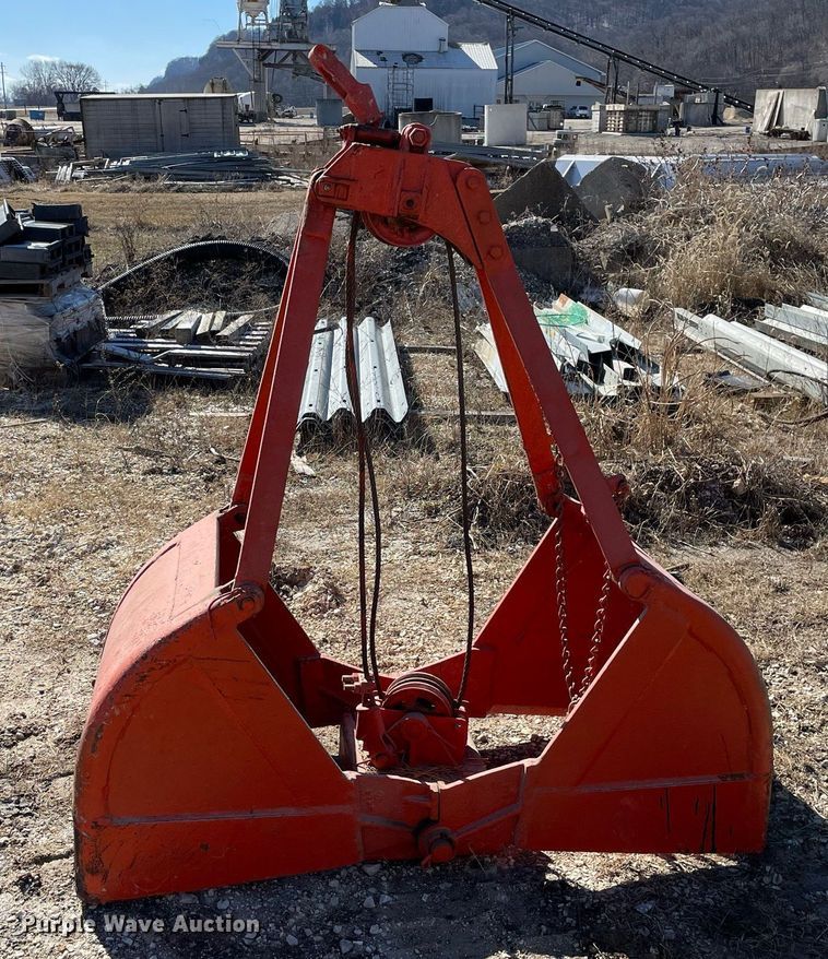 image for item MA9938 24" W clamshell bucket