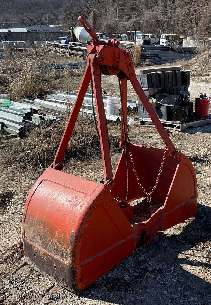 image for item MA9938 24" W clamshell bucket