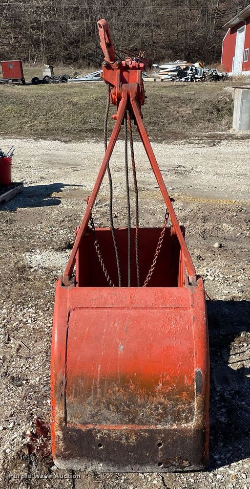 image for item MA9938 24" W clamshell bucket