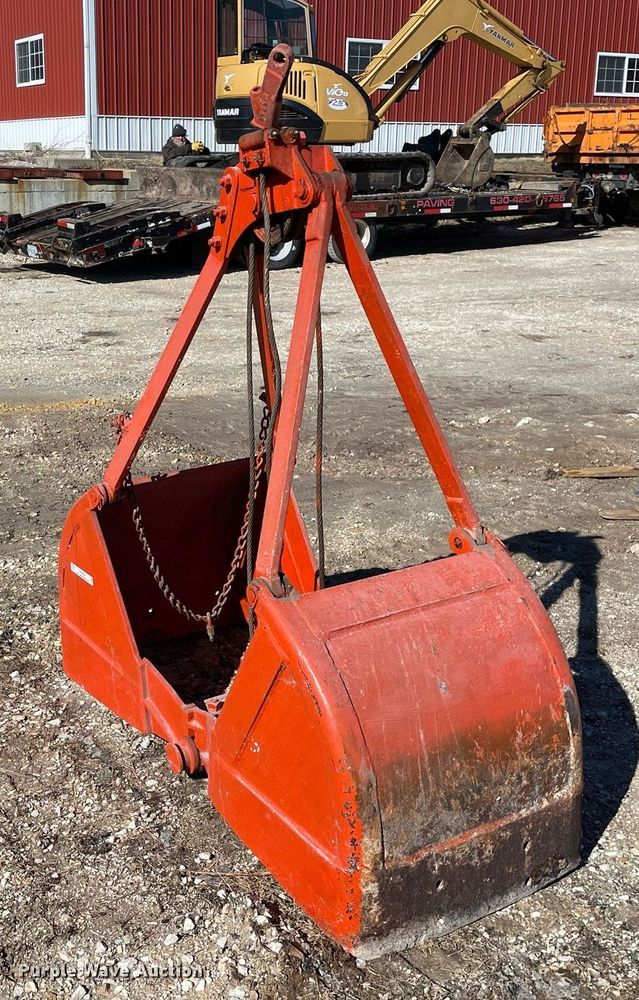 image for item MA9938 24" W clamshell bucket