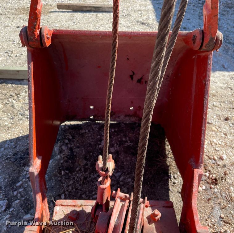 image for item MA9938 24" W clamshell bucket