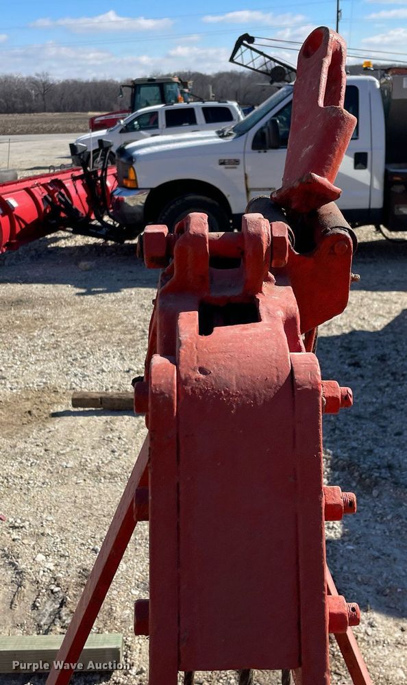 image for item MA9938 24" W clamshell bucket