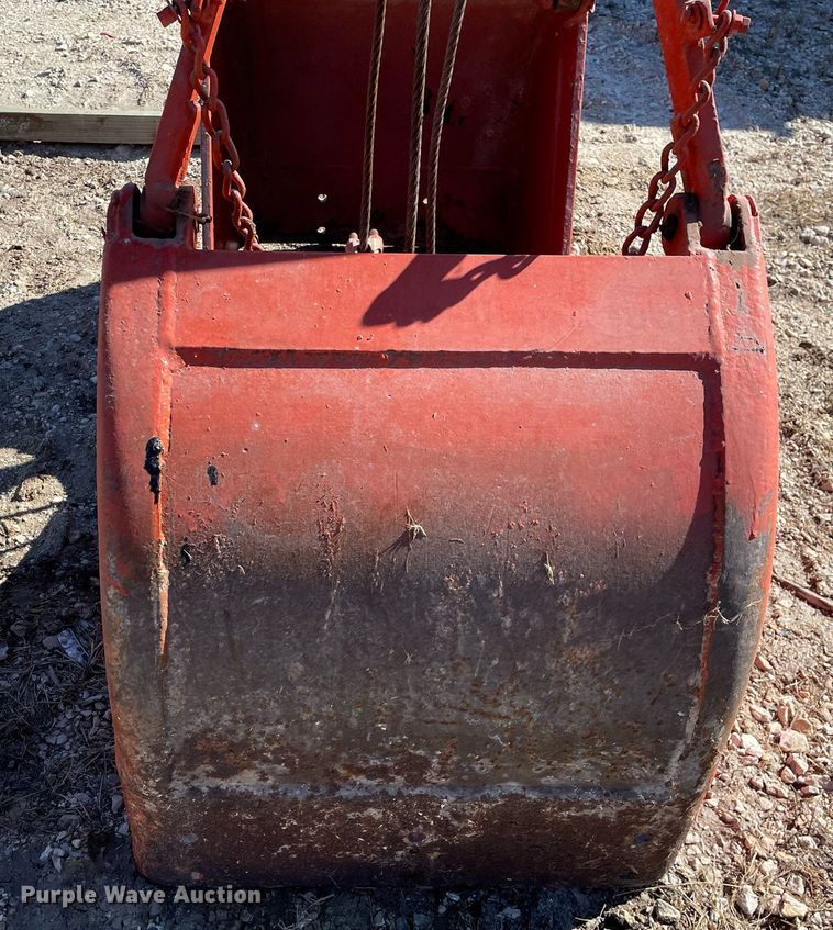 image for item MA9938 24" W clamshell bucket