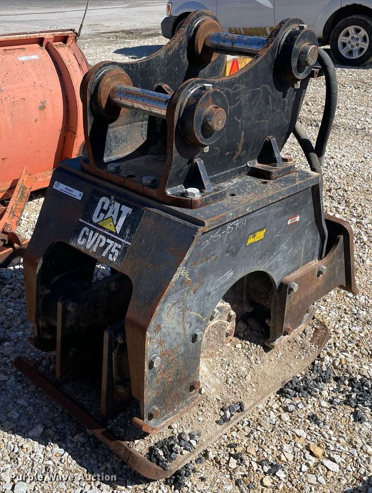 image for item MA9943 Caterpillar CVP75  excavator plate compactor