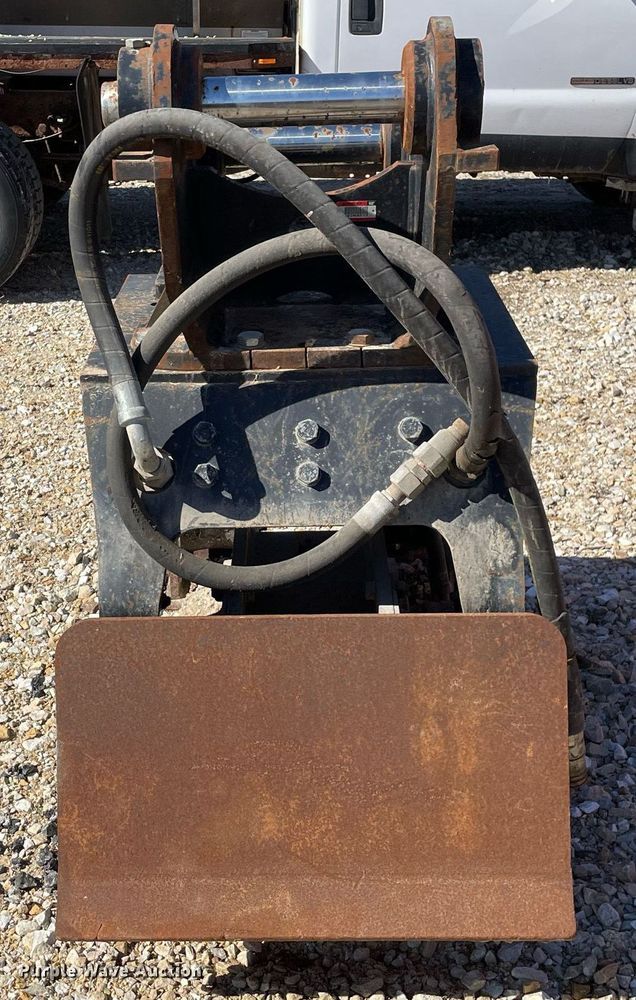 image for item MA9943 Caterpillar CVP75  excavator plate compactor