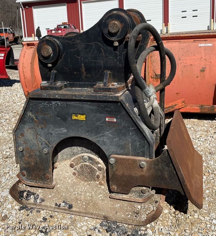 image for item MA9943 Caterpillar CVP75  excavator plate compactor