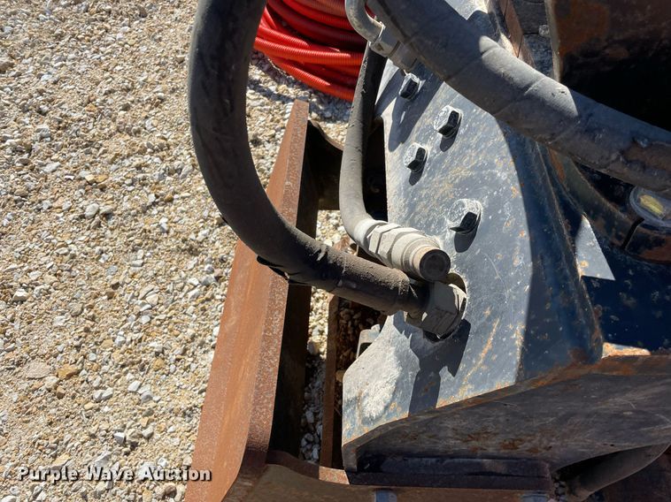 image for item MA9943 Caterpillar CVP75  excavator plate compactor