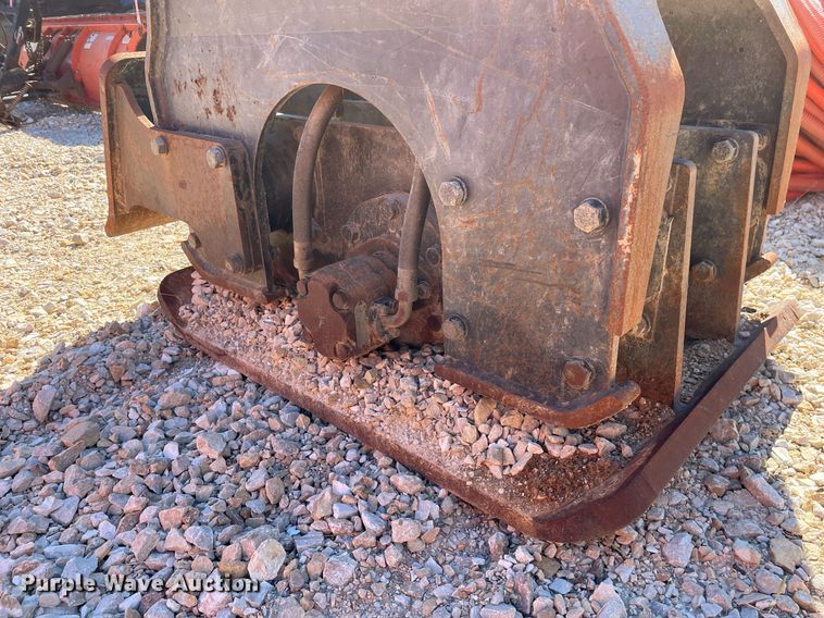 image for item MA9943 Caterpillar CVP75  excavator plate compactor