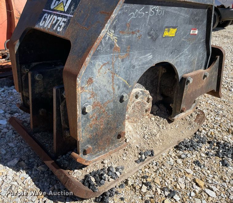 image for item MA9943 Caterpillar CVP75  excavator plate compactor