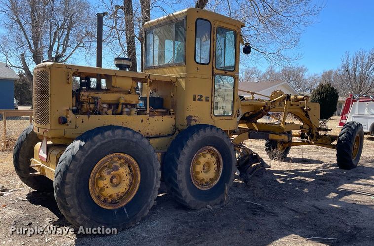 image for item MA9961 1963 Caterpillar 12E  rigid frame motor grader