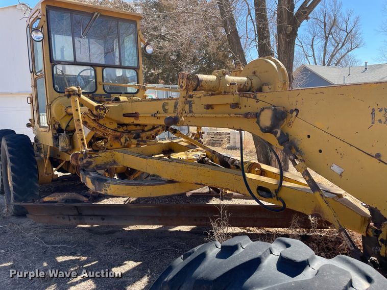 image for item MA9961 1963 Caterpillar 12E  rigid frame motor grader