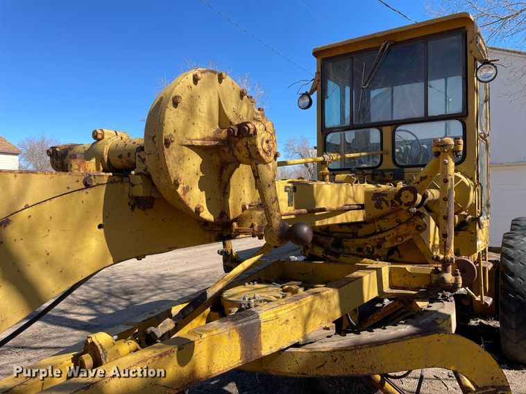 image for item MA9961 1963 Caterpillar 12E  rigid frame motor grader