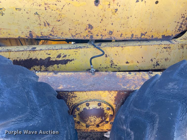 image for item MA9961 1963 Caterpillar 12E  rigid frame motor grader