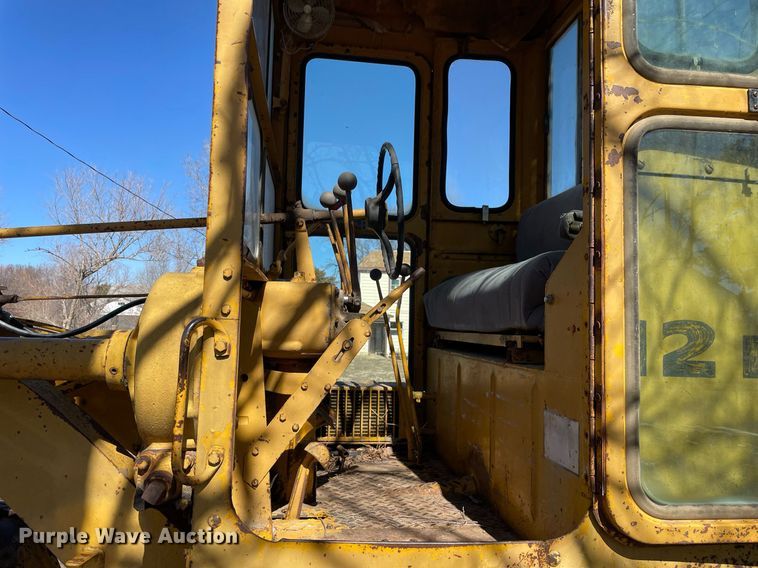 image for item MA9961 1963 Caterpillar 12E  rigid frame motor grader