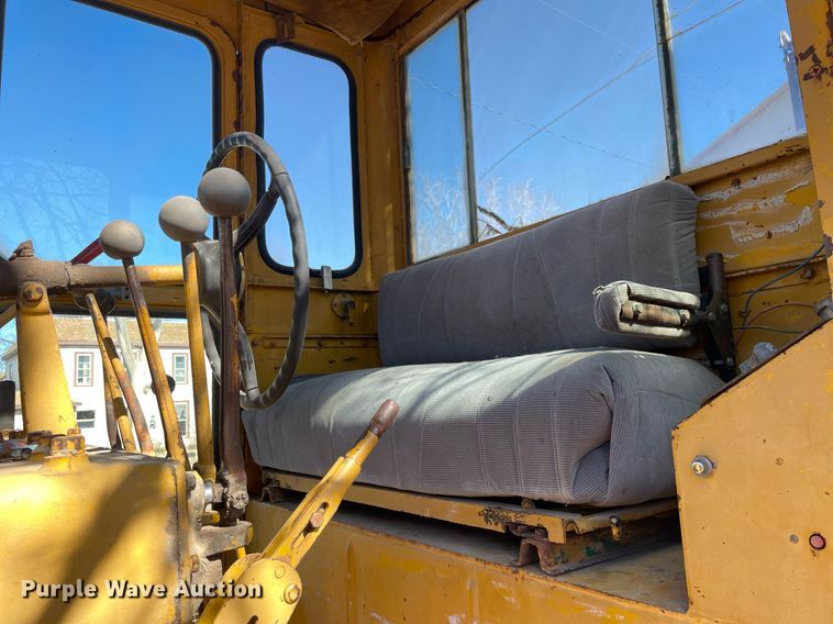 image for item MA9961 1963 Caterpillar 12E  rigid frame motor grader