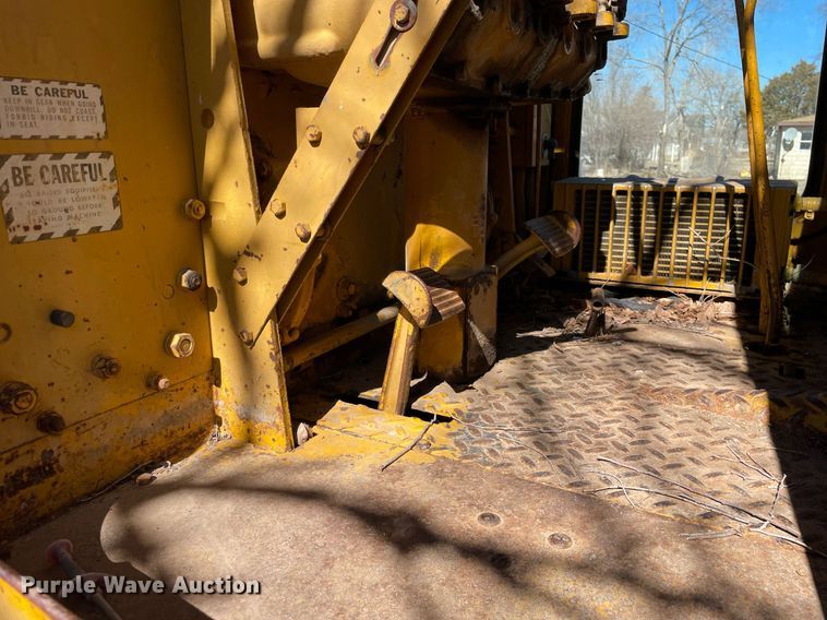 image for item MA9961 1963 Caterpillar 12E  rigid frame motor grader