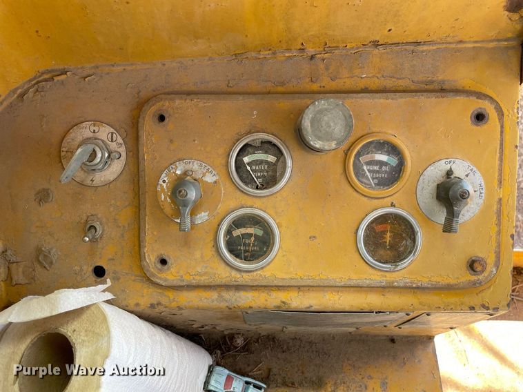 image for item MA9961 1963 Caterpillar 12E  rigid frame motor grader