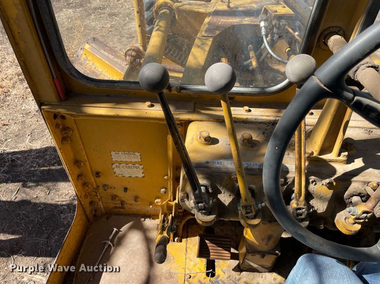 image for item MA9961 1963 Caterpillar 12E  rigid frame motor grader