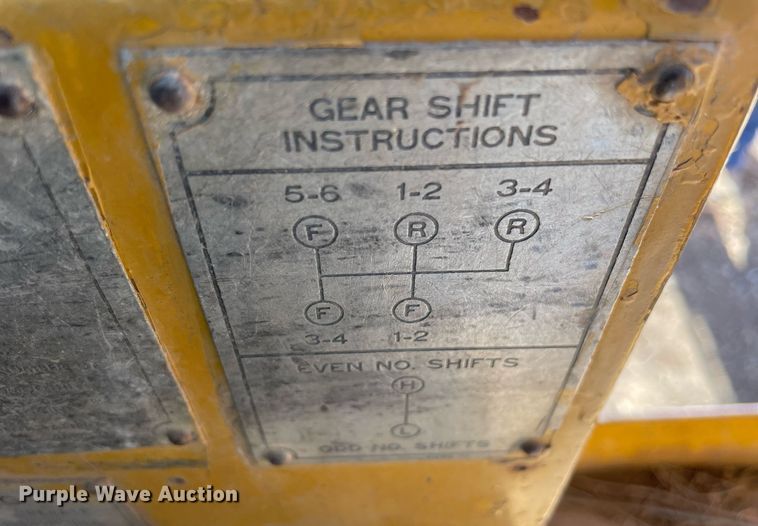 image for item MA9961 1963 Caterpillar 12E  rigid frame motor grader