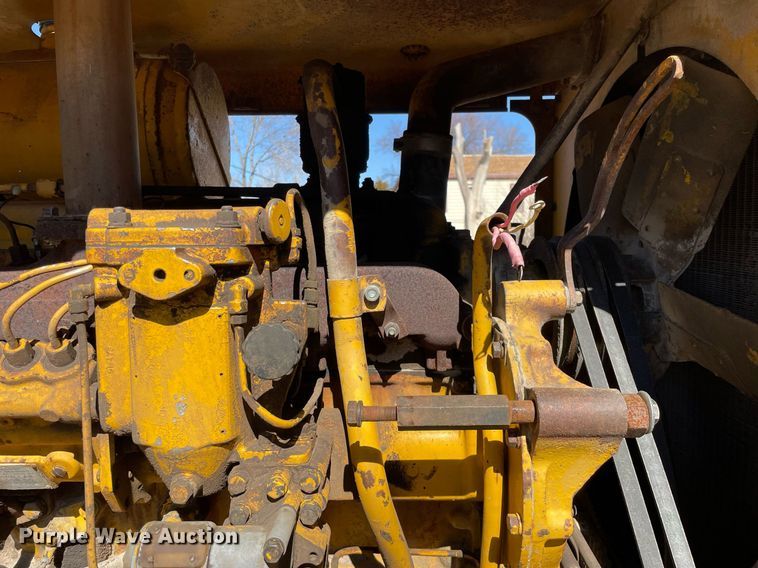 image for item MA9961 1963 Caterpillar 12E  rigid frame motor grader