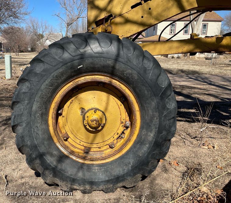 image for item MA9961 1963 Caterpillar 12E  rigid frame motor grader