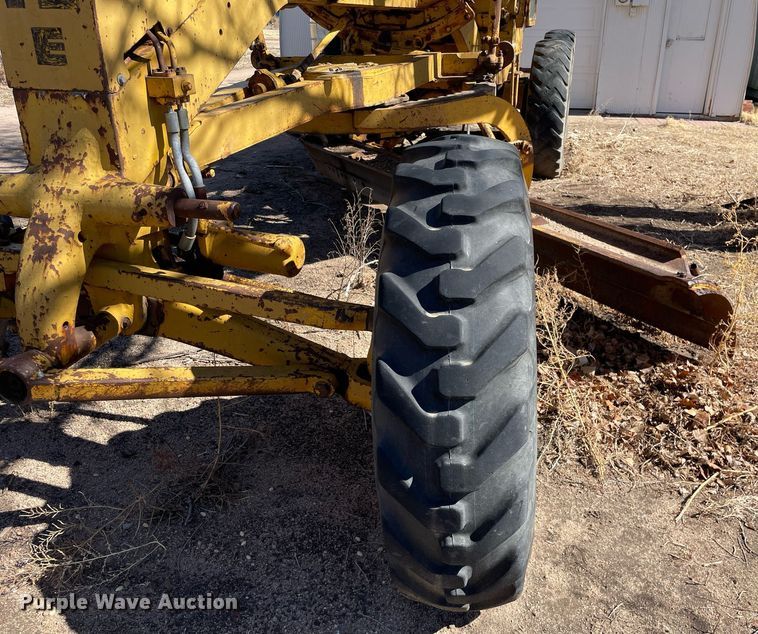 image for item MA9961 1963 Caterpillar 12E  rigid frame motor grader