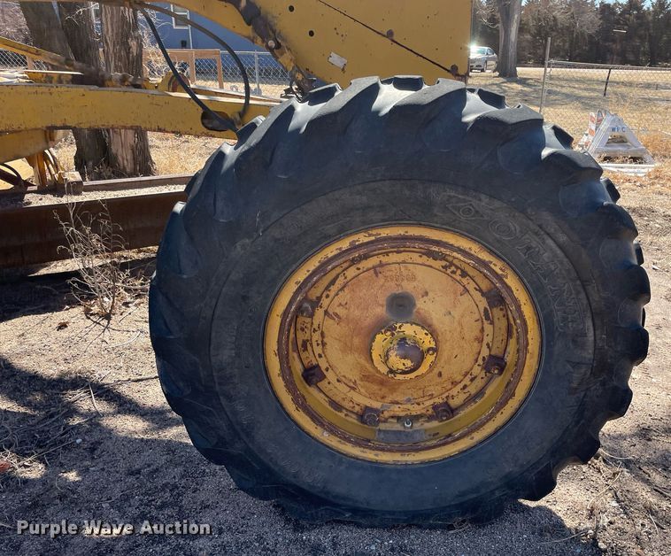 image for item MA9961 1963 Caterpillar 12E  rigid frame motor grader