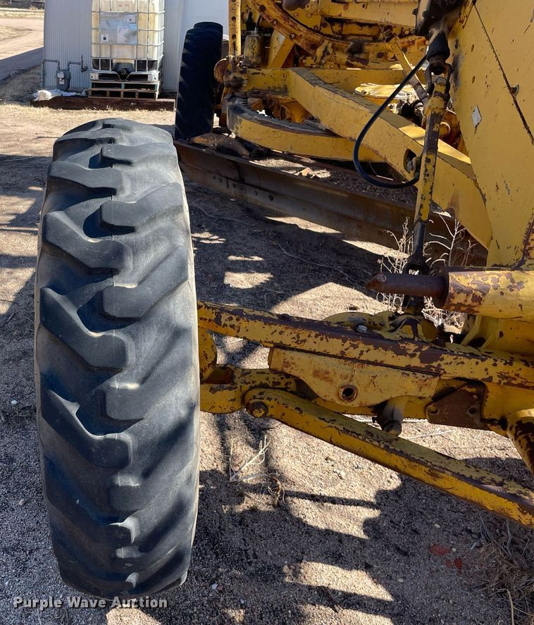 image for item MA9961 1963 Caterpillar 12E  rigid frame motor grader