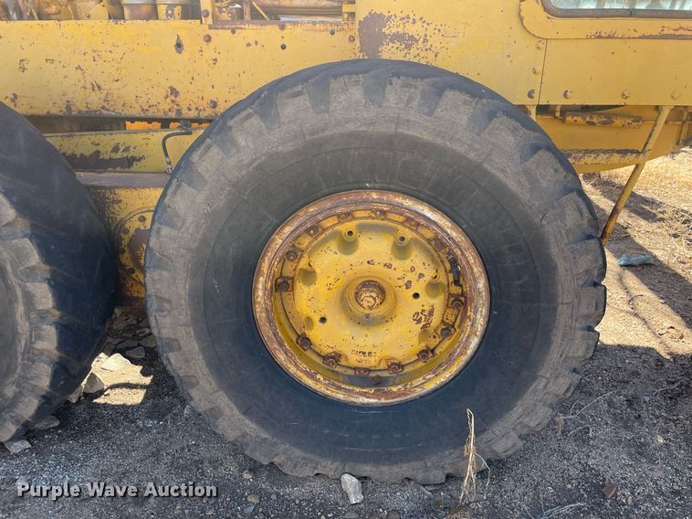 image for item MA9961 1963 Caterpillar 12E  rigid frame motor grader