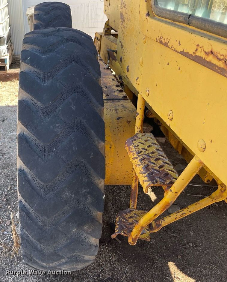 image for item MA9961 1963 Caterpillar 12E  rigid frame motor grader