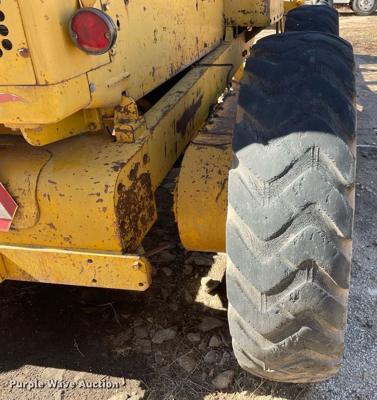 image for item MA9961 1963 Caterpillar 12E  rigid frame motor grader