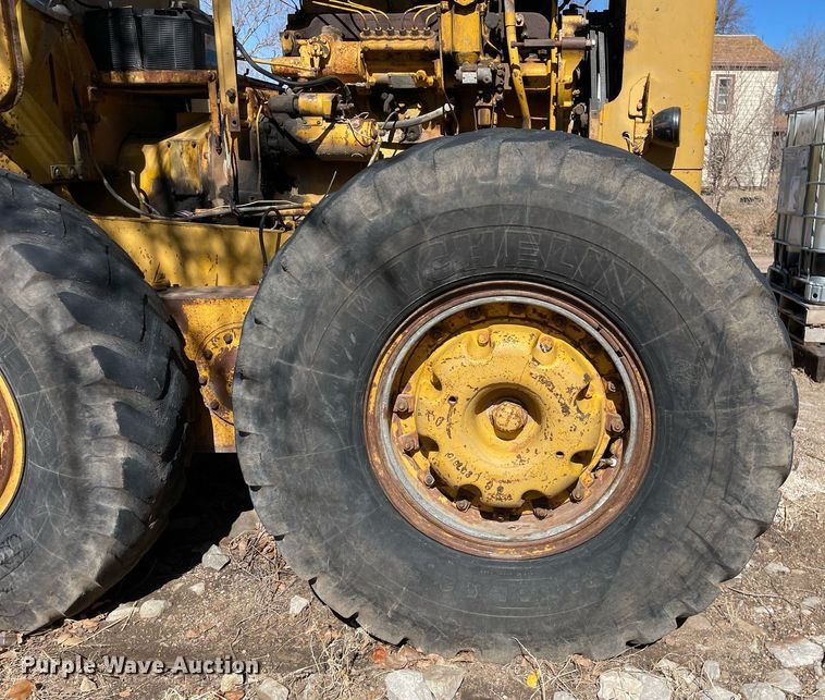 image for item MA9961 1963 Caterpillar 12E  rigid frame motor grader