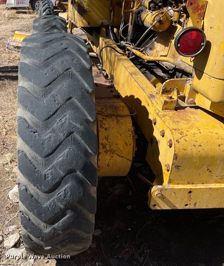 image for item MA9961 1963 Caterpillar 12E  rigid frame motor grader