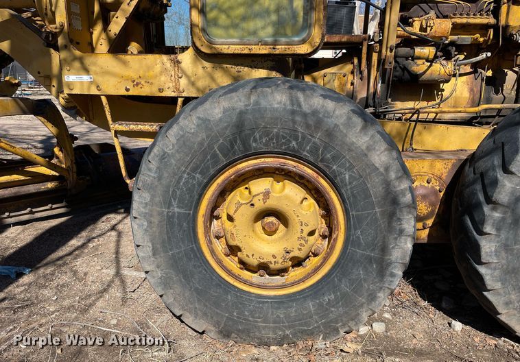 image for item MA9961 1963 Caterpillar 12E  rigid frame motor grader