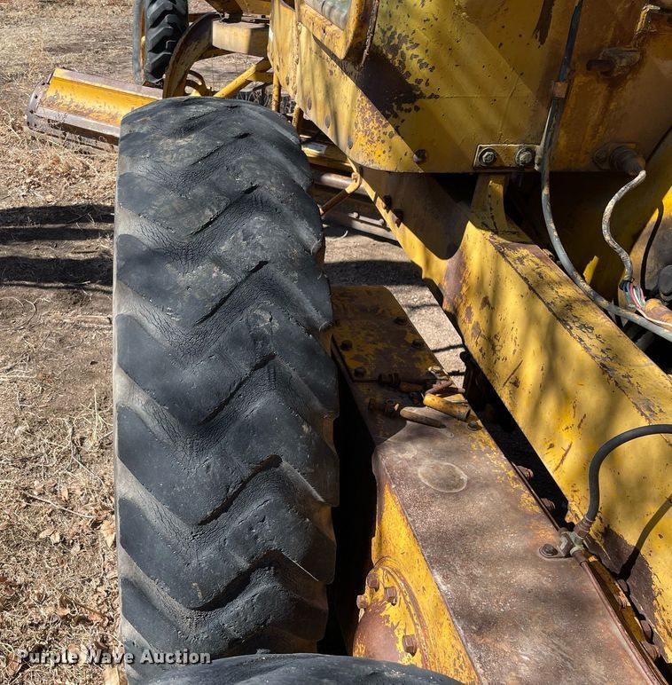 image for item MA9961 1963 Caterpillar 12E  rigid frame motor grader