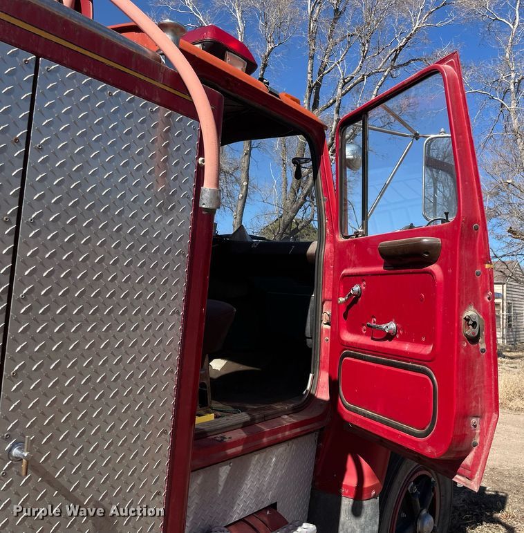 image for item MA9964 1978 Ford 800  pumper fire truck