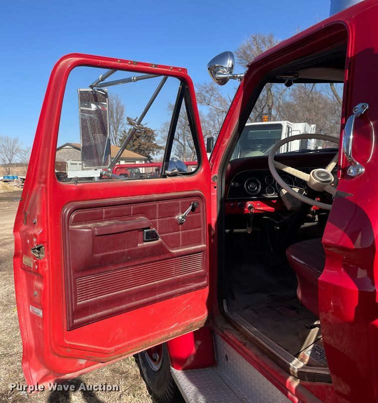 image for item MA9966 1973 Ford F750  pumper fire truck