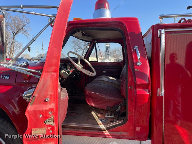 image for item MA9966 1973 Ford F750  pumper fire truck