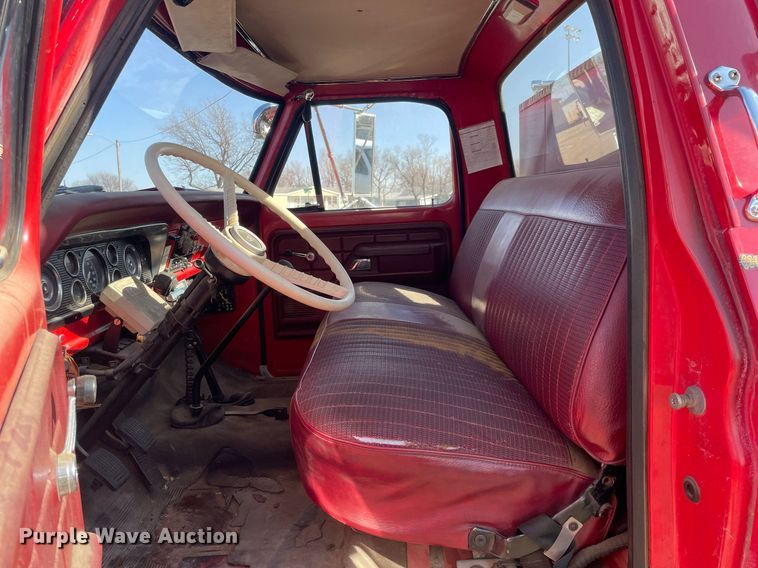 image for item MA9966 1973 Ford F750  pumper fire truck